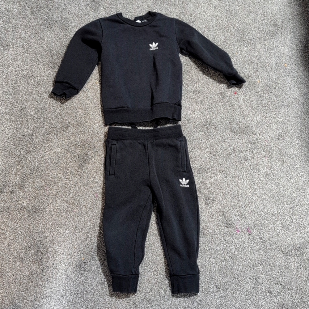 Kids Adidas Sweat Suit